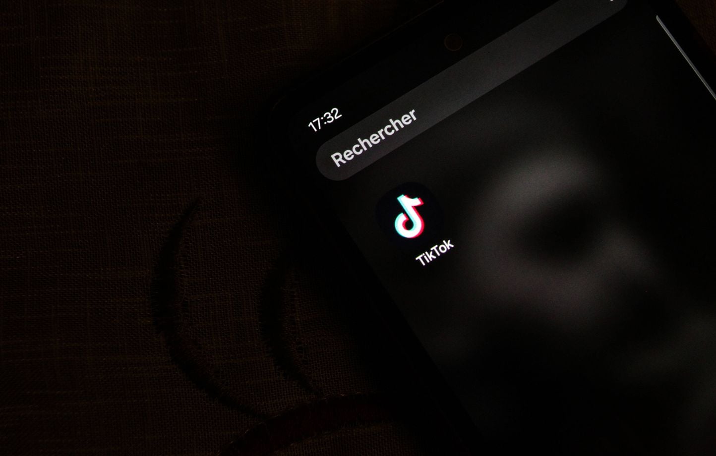Atrapado por una cuenta falsa de TikTok, un sexagenario acusado de corrupción de menor Atrapado por una cuenta falsa de TikTok, un sexagenario acusado de corrupción de menor